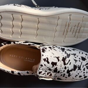 Very Volatile Women's Black and White Patterned Sneakers